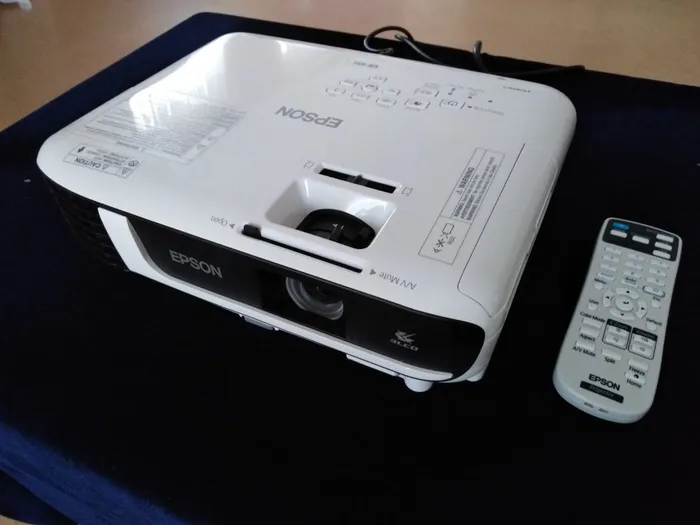 Проектор EpsonEB-X51.jpg