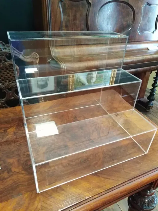 подставка трехуровневаяиз прозрачногооргстекла размером  300-270-270.jpg
