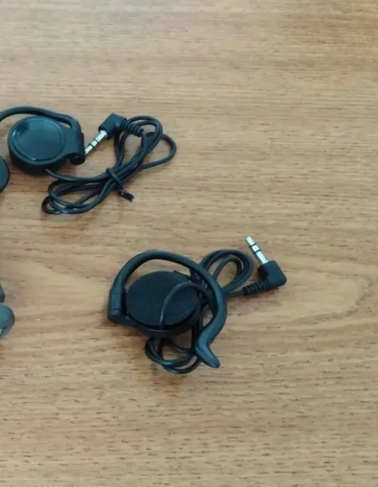 накладной наушник SA-30 c держателем на ухо.jpg